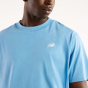 NEW BALANCE Мужская хлопковая футболка с капюшоном Sport Essentials