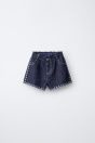 Zara ПЛАВНЫЕ ДЖИНСОВЫЕ ШОРТЫ-БЕРМУДЫ С СИНЕЙ ЦВЕТОЧНОЙ ВЫШИВКОЙ
