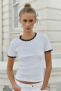 Zara Белая футболка С КОНТРАСТОМ И жемчугом?