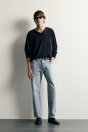 Zara ДЖИНСЫ ОБЫЧНОЙ формы синего цвета