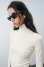 Zara Футболка С ВЫСОКИМ ВОРОТОМ кремового цвета
