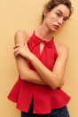 Zara ВЕРХНЯЯ ЧАСТЬ БЕЗ БРЕТЕЛЕК С БАСКОЙ красного цвета