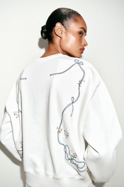 Zara ТОЛСТОВКА С ЦВЕТОЧНОЙ ВЫШИВКОЙ 513226516-250-2