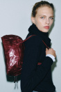 Zara СУМКА ЧЕРЕЗ ПЛЕЧО ИЗ НАТУРАЛЬНОЙ КОЖИ С РИСУНКОМ красного цвета