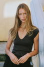 Zara ФУТБОЛКА С V-ОБРАЗНЫМ ВЫРЕЗОМ 507291696-822-2