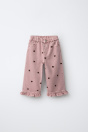 Zara РОЗОВЫЕ ПУДРОВЫЕ ДЖИНСЫ-КЮЛОТЫ С РЮШАМИ И ВЫШИВКОЙ В ВИДЕ СЕРДЦА