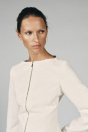 Zara СТРУКТУРИРОВАННЫЙ БЛЕЙЗЕР С КРУГЛЫМ ВЫРЕЗОМ кремового цвета