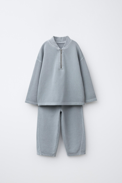 Zara КОМПЛЕКТ ДЛЯ БЕГА ТРУСЦОЙ ТОЛСТОВКА И ОДНОТОННЫЕ БРЮКИ 511085001-102-18