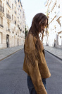Zara КУРТКА С БАХРОМОЙ ИЗ ЗАМШИ Светло-коричневого цвета