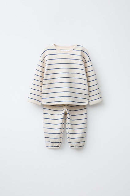 Zara КОМПЛЕКТ ИЗ ФУТБОЛКИ И ДЖОГГЕРА С ВАФЕЛЬНЫМ ПРИНТОМ WAYAS 530573298-080-6