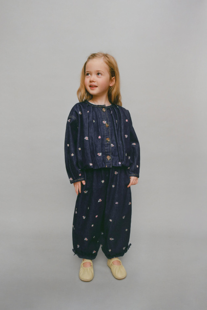 Zara ДЖИНСОВАЯ КУРТКА С ЦВЕТОЧНОЙ ВЫШИВКОЙ 541785094-407-18