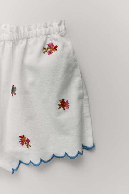 Zara ХЛОПЧАТОБУМАЖНАЯ И ЛЬНЯНАЯ ПИЖАМА С ВЫШИТЫМИ ЦВЕТАМИ (4-10 ЛЕТ) 536274598-082-48