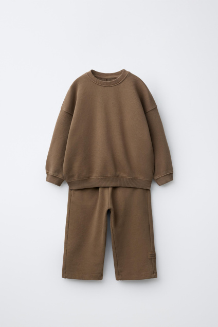 Zara КОМПЛЕКТ ТОЛСТОВОК И ШИРОКИХ БРЮК С ЭТИКЕТКОЙ 496301366-730-18