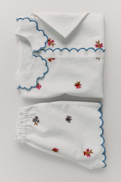 Zara ХЛОПЧАТОБУМАЖНАЯ И ЛЬНЯНАЯ ПИЖАМА С ВЫШИТЫМИ ЦВЕТАМИ (4-10 ЛЕТ) 502697551-082-48