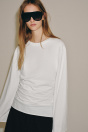 Zara Хлопковая ФУТБОЛКА С ДЛИННЫМИ РУКАВАМИ белого цвета.