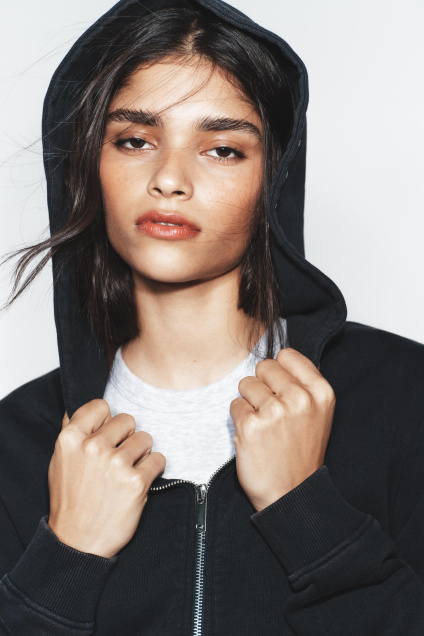 Zara СВИТШОТ ИЗ ТРИКОТАЖА С РАЗМЫТЫМ РИСУНКОМ И ЗАКЛЕПКАМИ 507092229-822-2