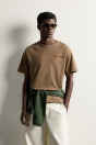 Zara ФУТБОЛКА ОБЫЧНОЙ ФОРМЫ С ВЫШИТОЙ НАДПИСЬЮ коричневого ЦВЕТА