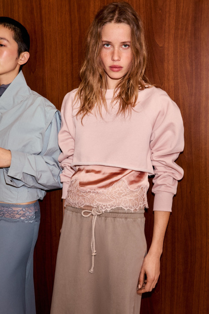 Zara УКОРОЧЕННАЯ ТОЛСТОВКА ИЗ КОМБИНИРОВАННОГО МАТЕРИАЛА С КРУЖЕВАМИ 507831875-676-2