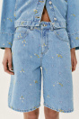 Zara Z1975 ДЖИНСОВЫЕ ШОРТЫ-БЕРМУДЫ С ЦВЕТОЧНОЙ ВЫШИВКОЙ 510855611-427-32