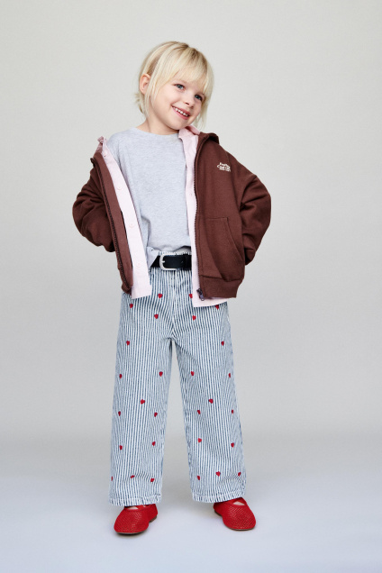 Zara ДЖИНСЫ-КЮЛОТЫ В ПОЛОСКУ С ВЫШИТЫМИ СЕРДЕЧКАМИ 517432415-400-18