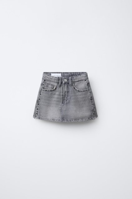 Zara ДЖИНСОВЫЕ ШОРТЫ-БЕРМУДЫ С ЗАКЛЕПКАМИ 495698391-806-7