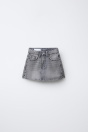 Zara ДЖИНСОВЫЕ ШОРТЫ-БЕРМУДЫ С ЗАКЛЕПКАМИ 495698391-806-7